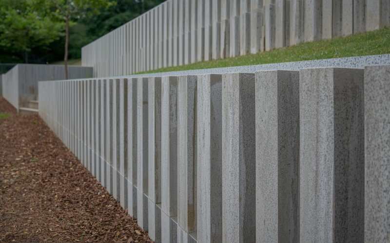 Retaining Wall for Narrow Blocks